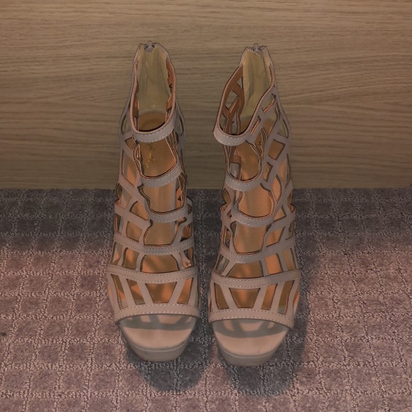 Brown size 8 Wedges! - Picture 2 of 6